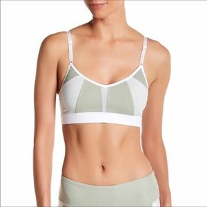 Alo yoga trace 2 sports bra